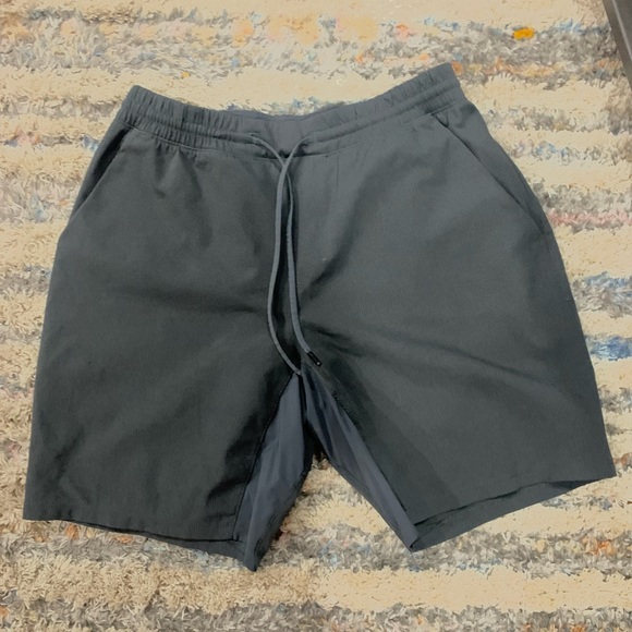 Lululemon - Picture 1 of 3